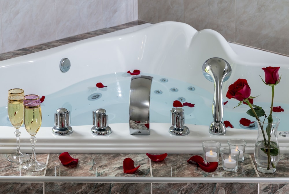 Royal Treatment Suite photo 3