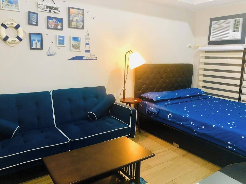 Family Studio, 1 Queen Bed with Sofa bed photo 1