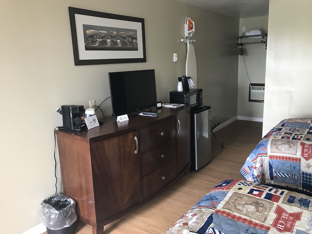 Standard Double Room, 2 Double Beds, Refrigerator & Microwave photo 3
