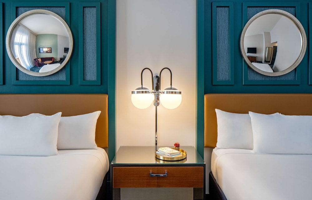 Suite, 2 Queen Beds (Petite) - Photo 4