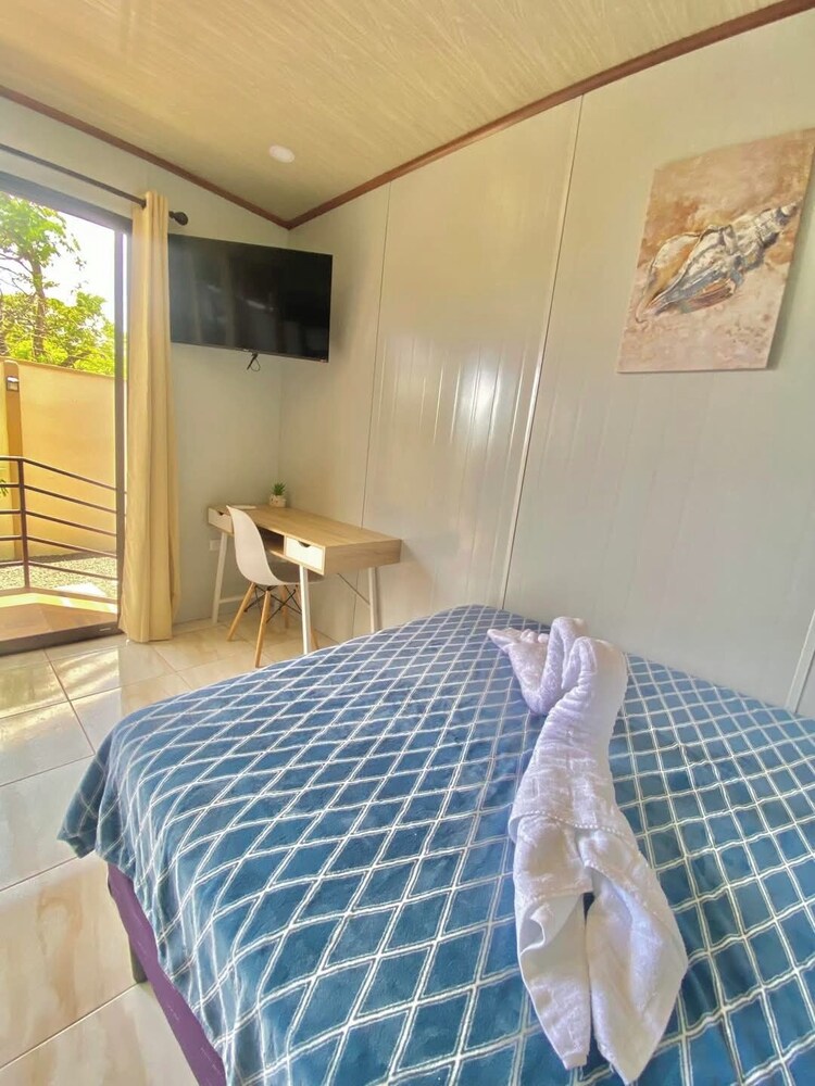 Comfort Room, Lanai