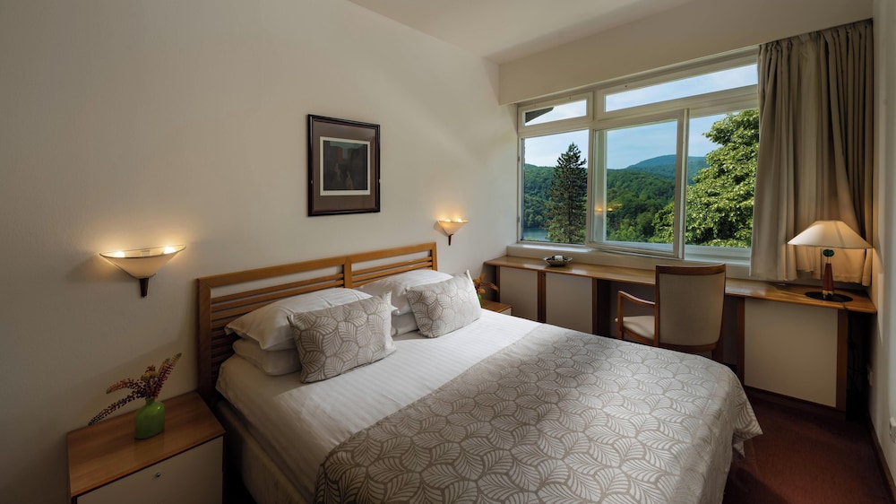 Standard Double Room, Lake Side photo 1