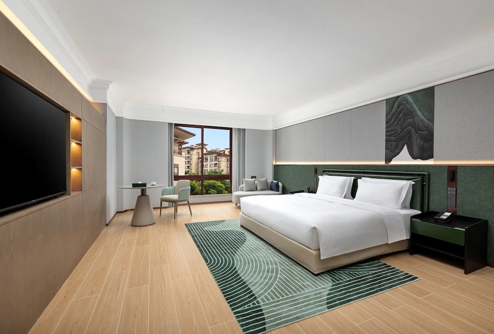Deluxe Room, 1 King Bed, Garden View