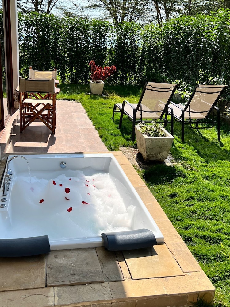 Luxury Double Room, Balcony, Garden View