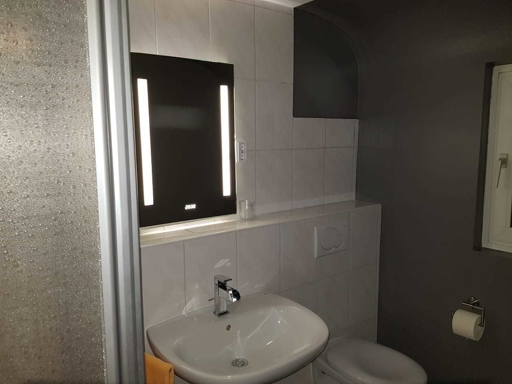 Basic Single Room photo 2