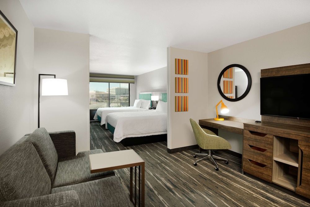 Two Queen Beds Suite - Photo 7