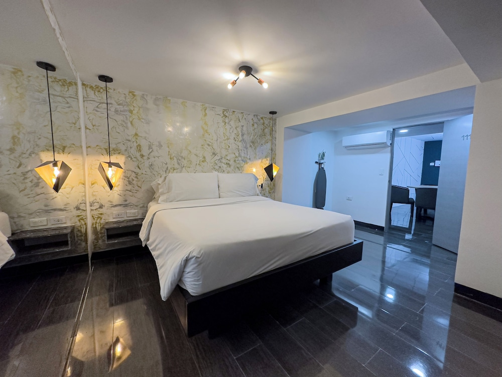3-Bedroom apartment with jacuzzi, kitchen and small patio photo 3
