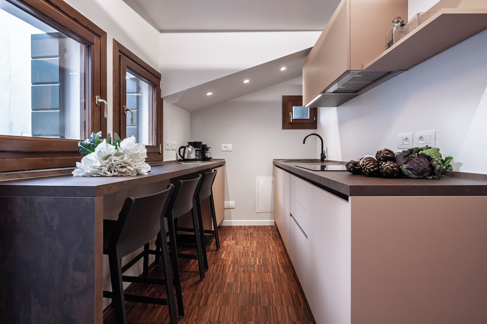 Superior Studio Suite, City View photo 2