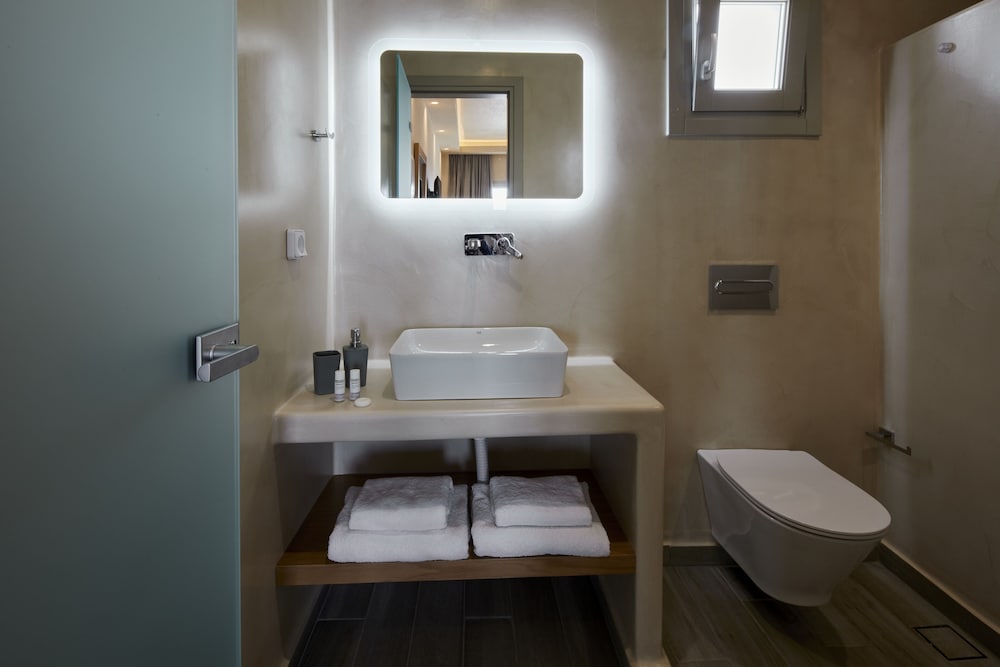Deluxe Double or Twin Room, Sea View - Photo 12