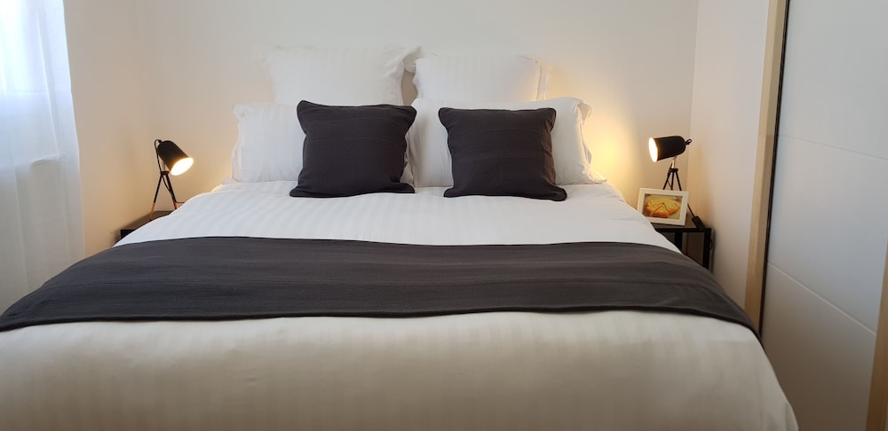 Superior Double or Twin Room, Private Bathroom, City View (Bugey) photo 1