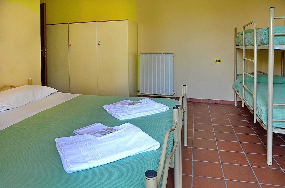 Quadruple Room (External Private Bathroom) photo 1