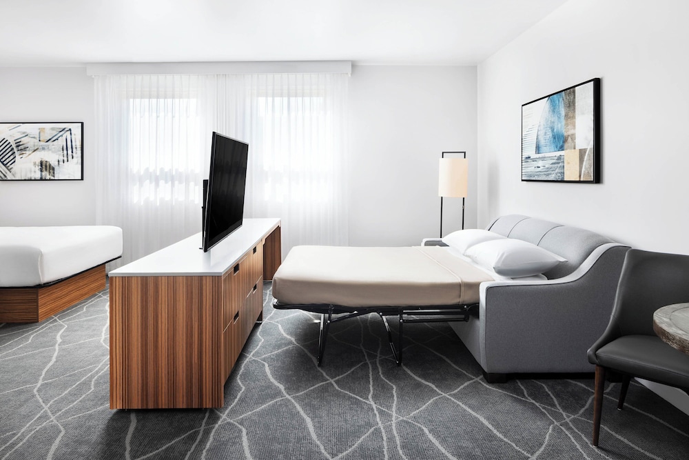 Deluxe Room, Multiple Beds - Photo 1