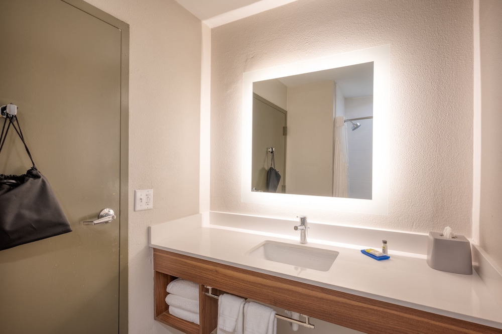 Suite, 2 Queen Beds - Photo 5