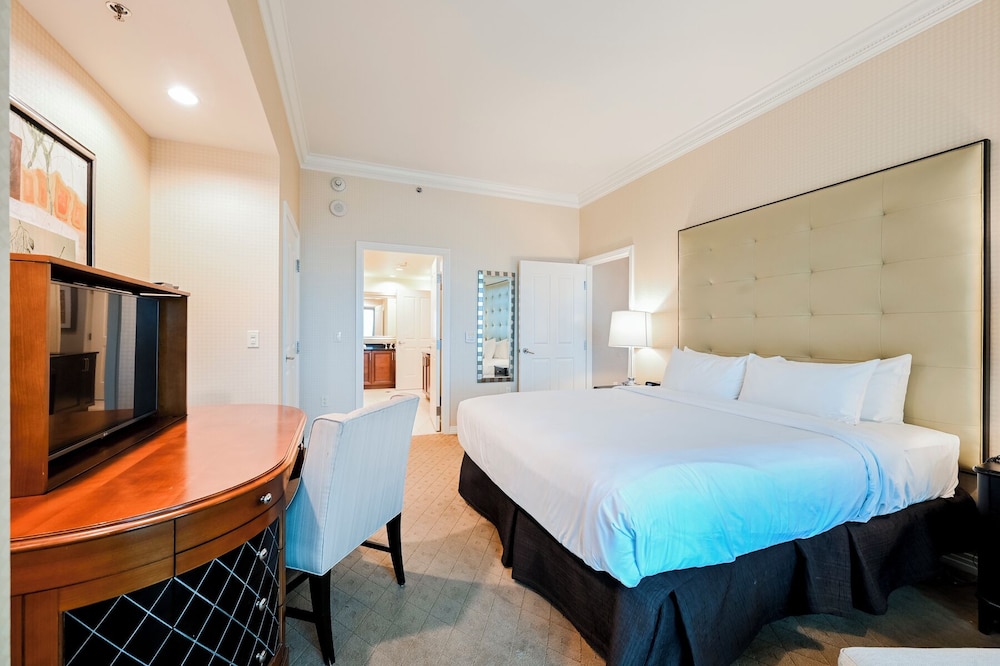Remodeled One-Bedroom - Balcony photo 1