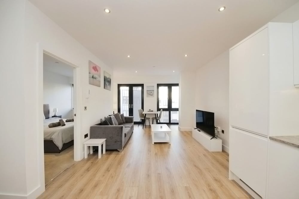 Apartment photo 2