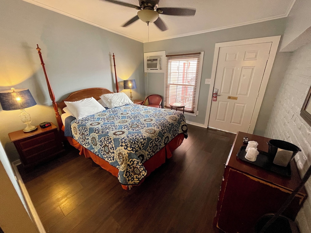 Economy Room