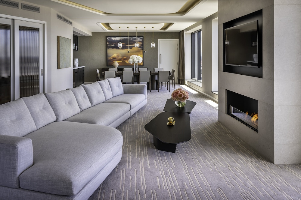 Suite (Chairman, Pinnacle Tower)