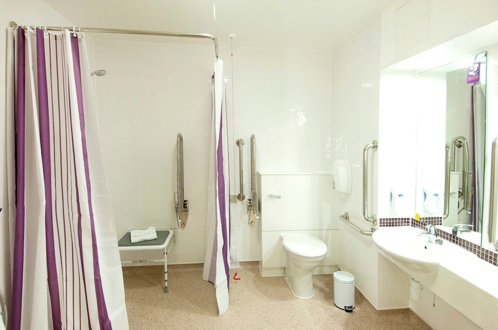 Standard Double Room, Roll-in Shower