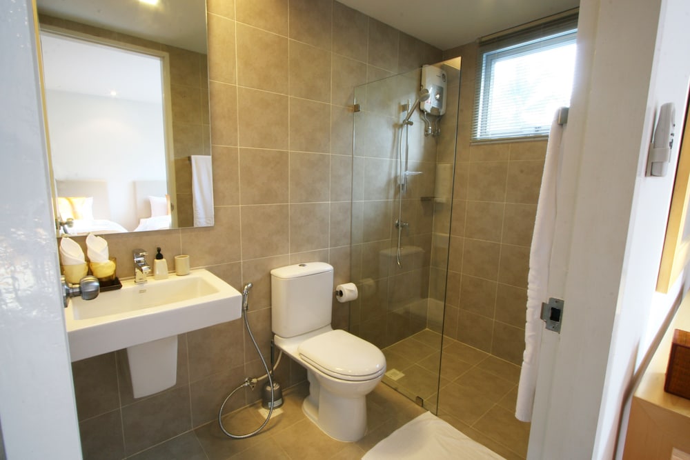 Two Bedroom Suite  Pool View photo 3