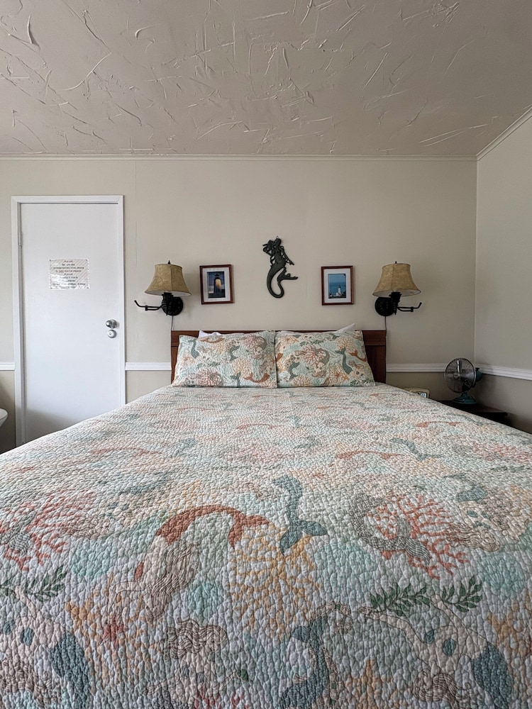Standard Room, 1 Queen Bed, Non Smoking photo 1