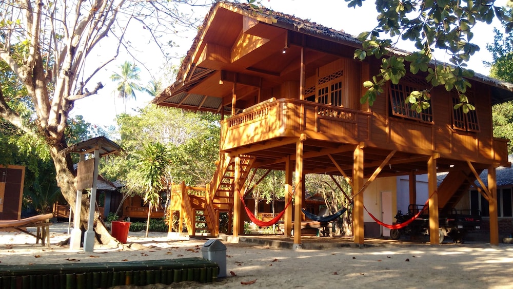 Family Bungalow, 2 Bedrooms, Beach View, Beachfront photo 2
