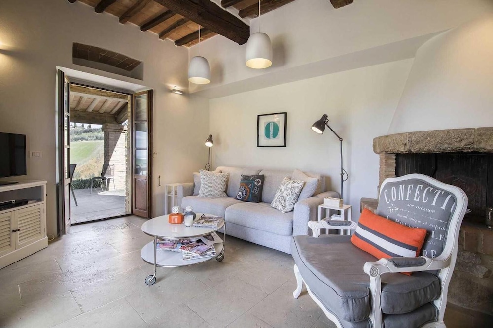 Villa photo 2