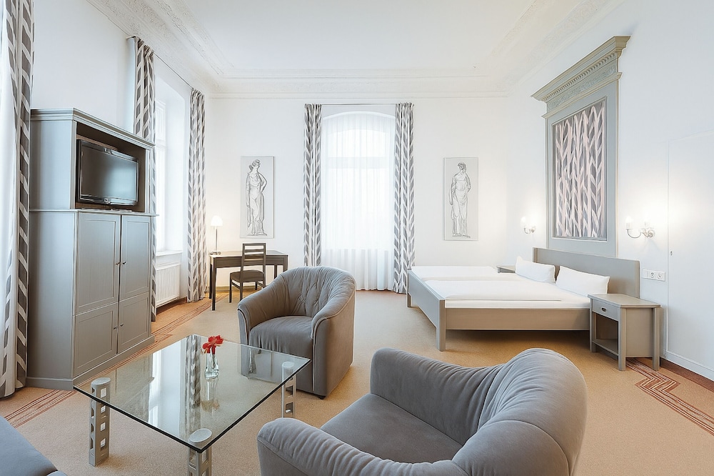 Deluxe Studio Suite, City View