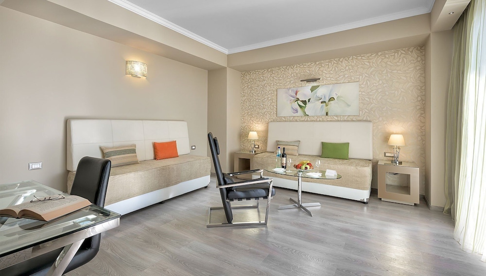 Superior Suite, Partial Sea View