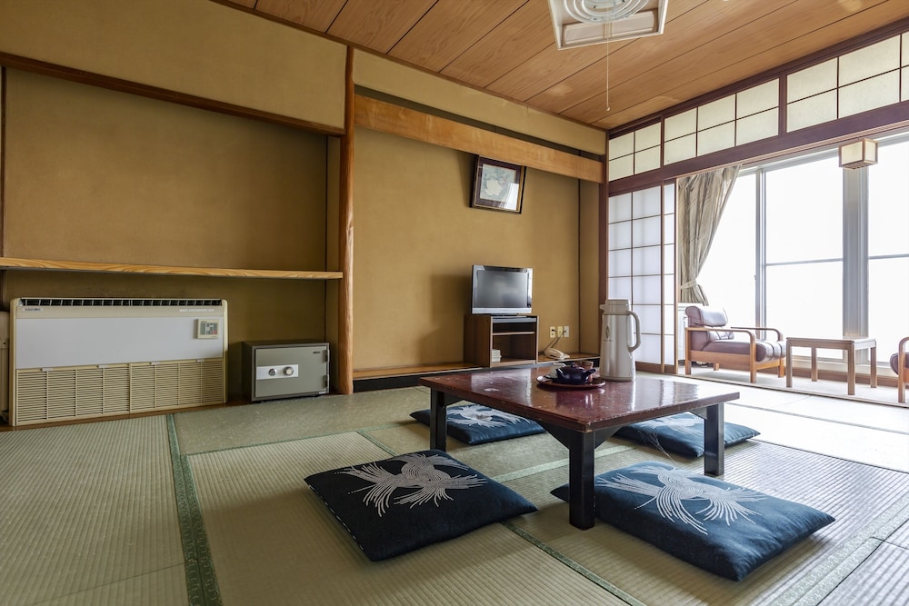 Japanese Room with Shared Washroom- Family, Smoking photo 1