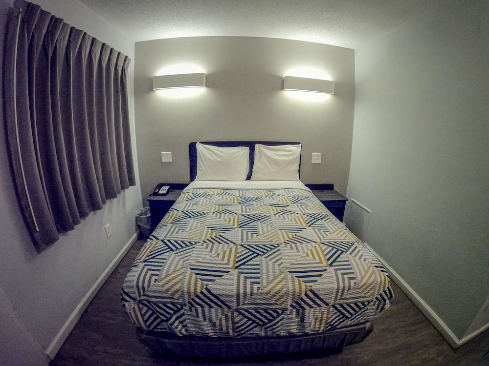 Standard Room, 1 Double Bed, Non Smoking - Photo 3