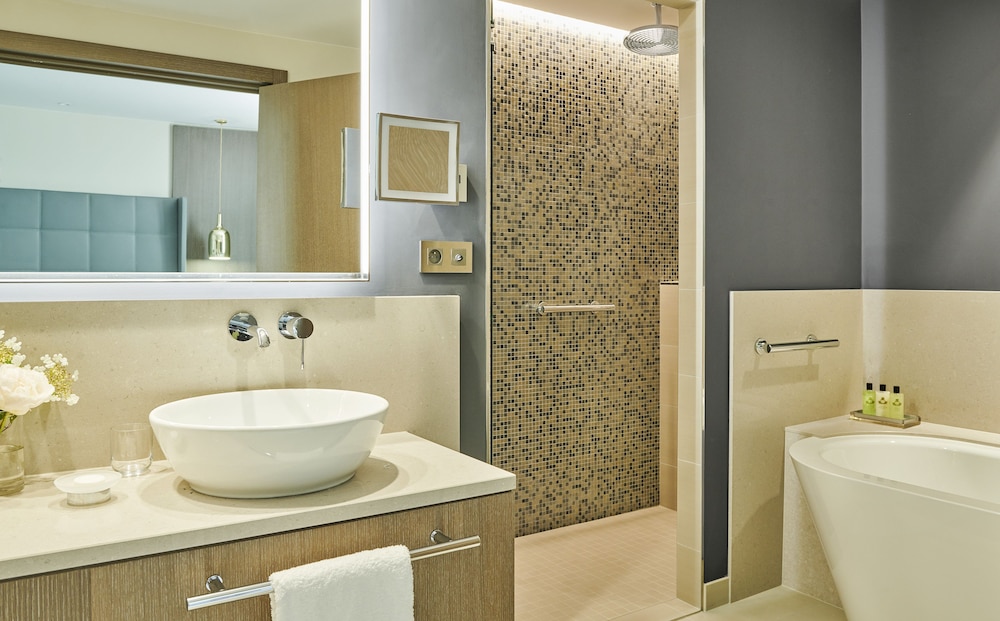 Suite, 1 King Bed (Prestige) - Photo 4
