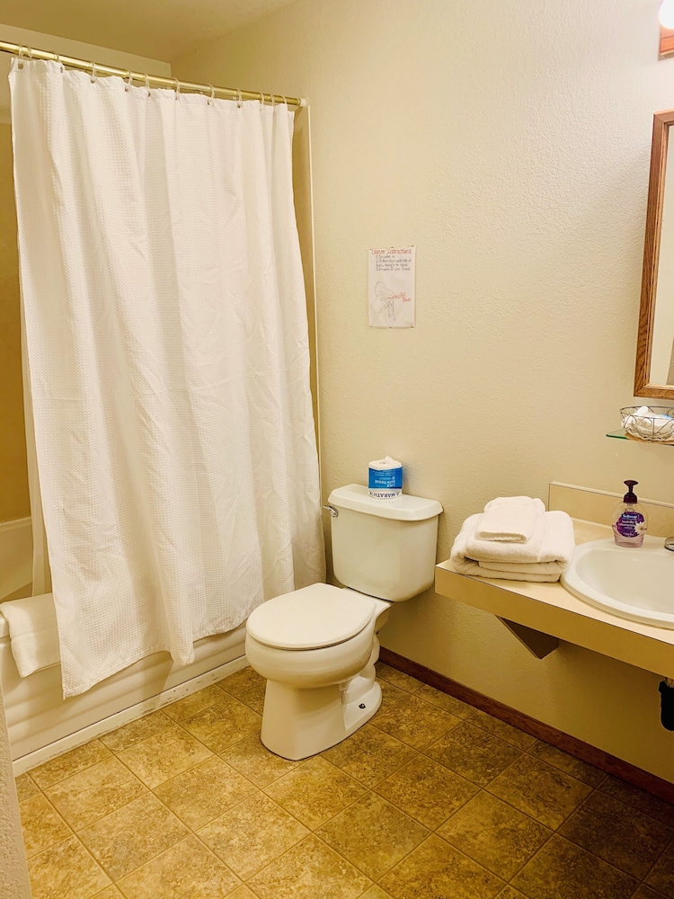 Standard Room, 1 King Bed photo 2