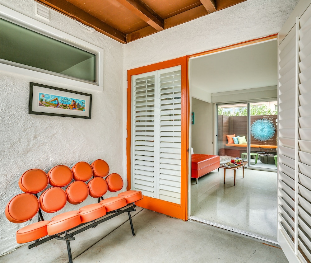 Luxury Room, 1 King Bed, Patio photo 2