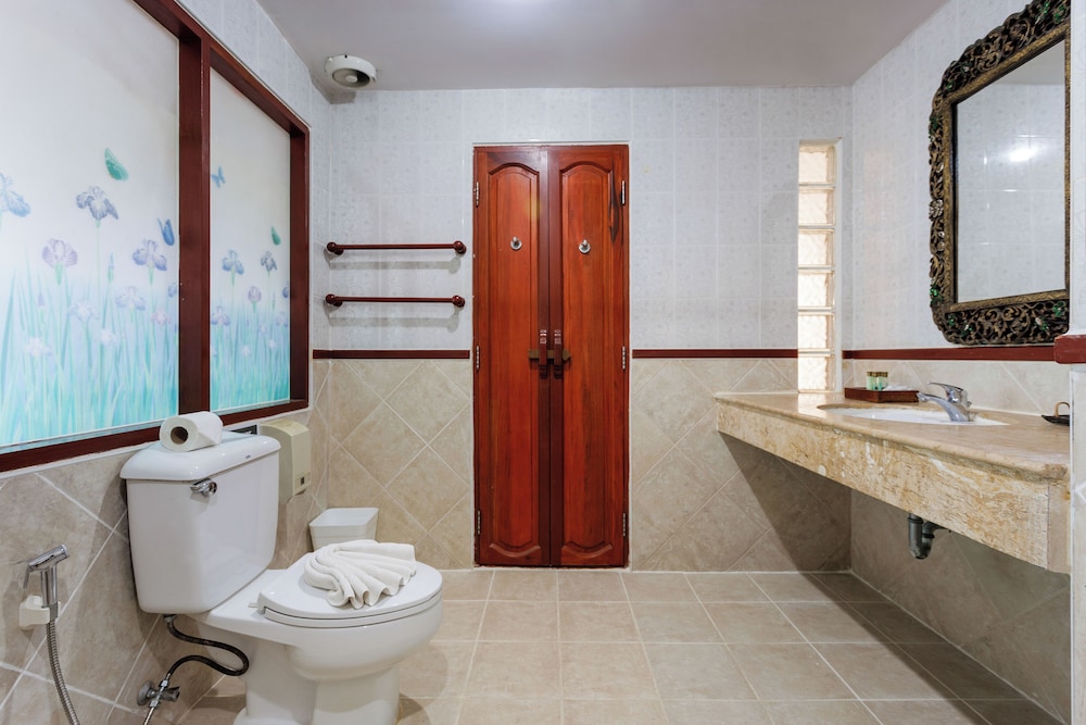 Deluxe Suite - Photo 8
