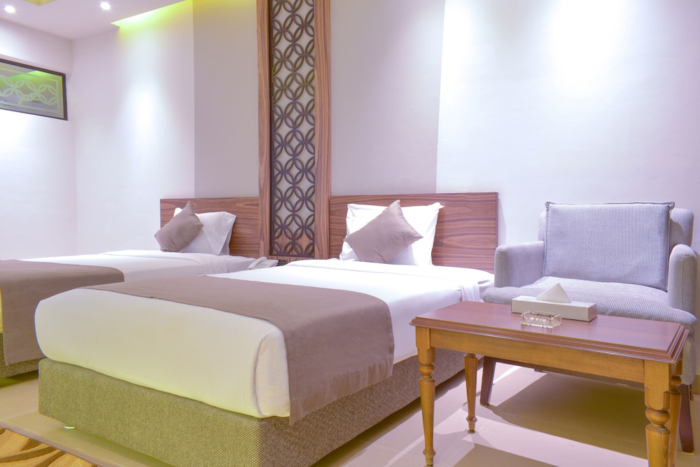 Superior Room, Garden View thumbnail 6