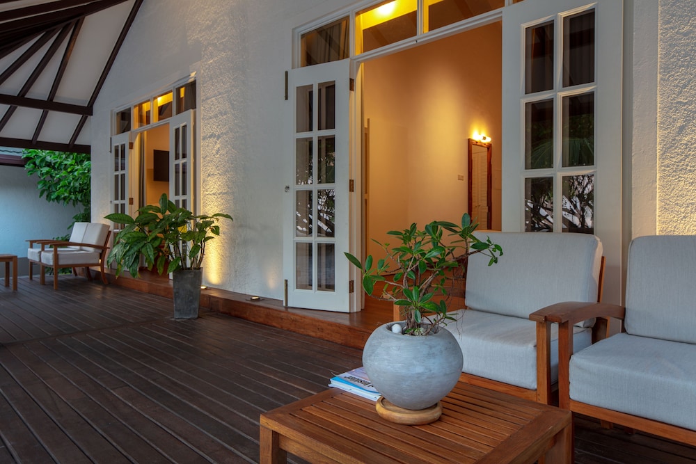 Two Bedroom Deluxe Family Beach Villa with Jacuzzi - Photo 4