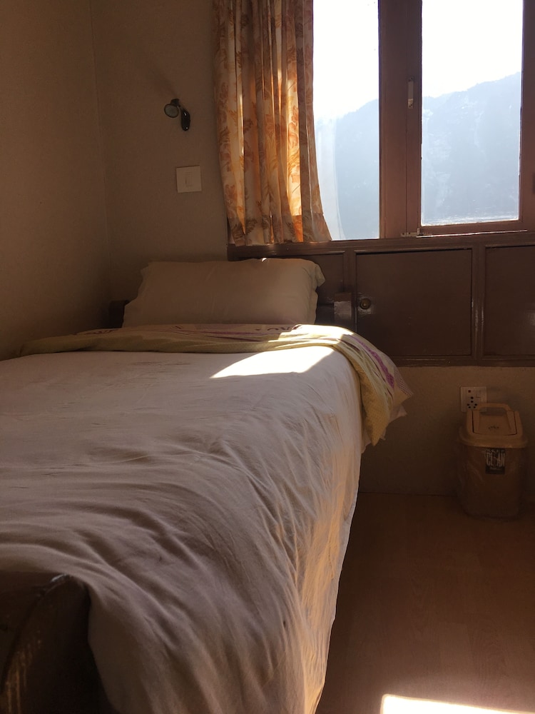 Basic Double or Twin Room, Mountain View, Mountainside photo 3