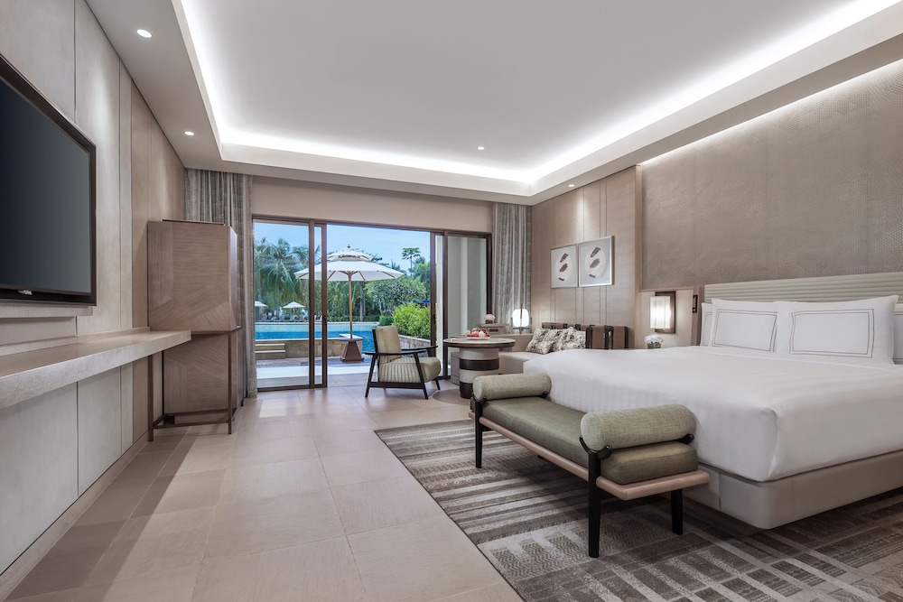 1BR Club Lagoon Access Suite