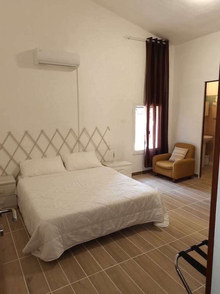 Classic Double Room, 1 Queen Bed, Non Smoking, Ensuite