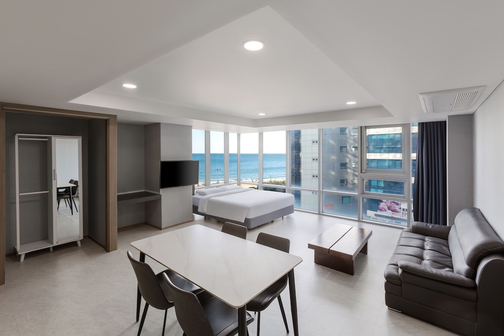 Corner Suite Half Ocean View - Photo 4