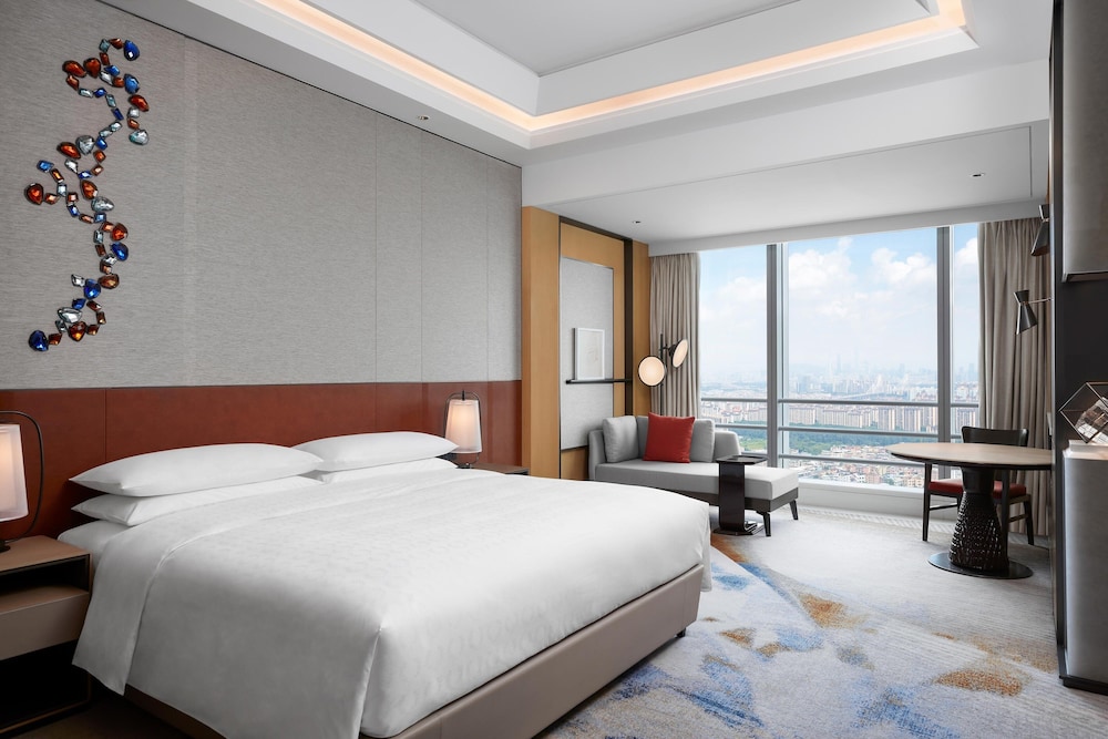Deluxe Guest Room, 1 Kings Beds - Photo 1