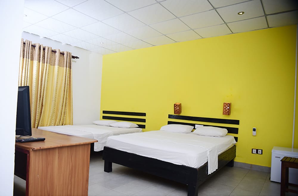 Deluxe Chalet, 1 King Bed, Pool View