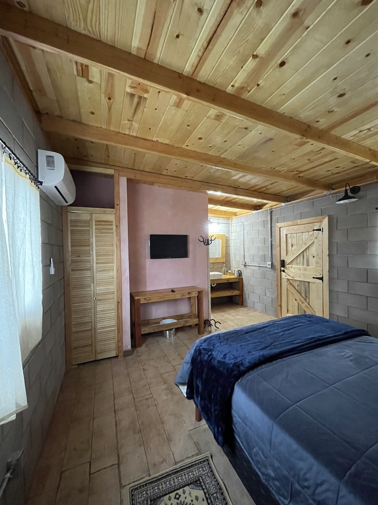 Comfort Room, 1 Queen Bed (Marengo) photo 3