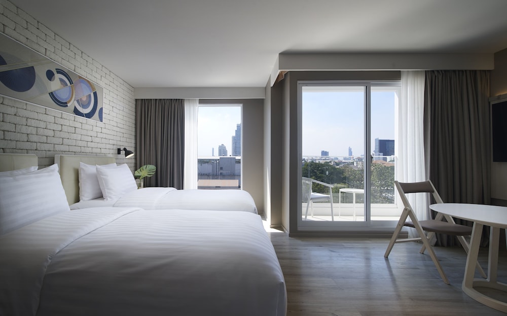 Studio, 2 Twin Beds, Balcony photo 2