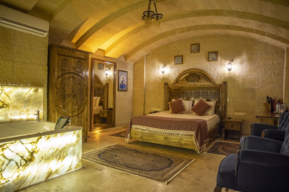 Exclusive Room without Window (Jacuzzi) - Photo 1