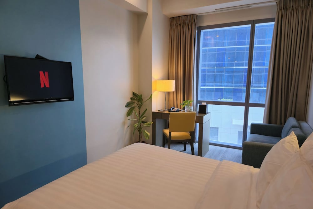 Queen Room near Mactan Newtown Beach & Airport