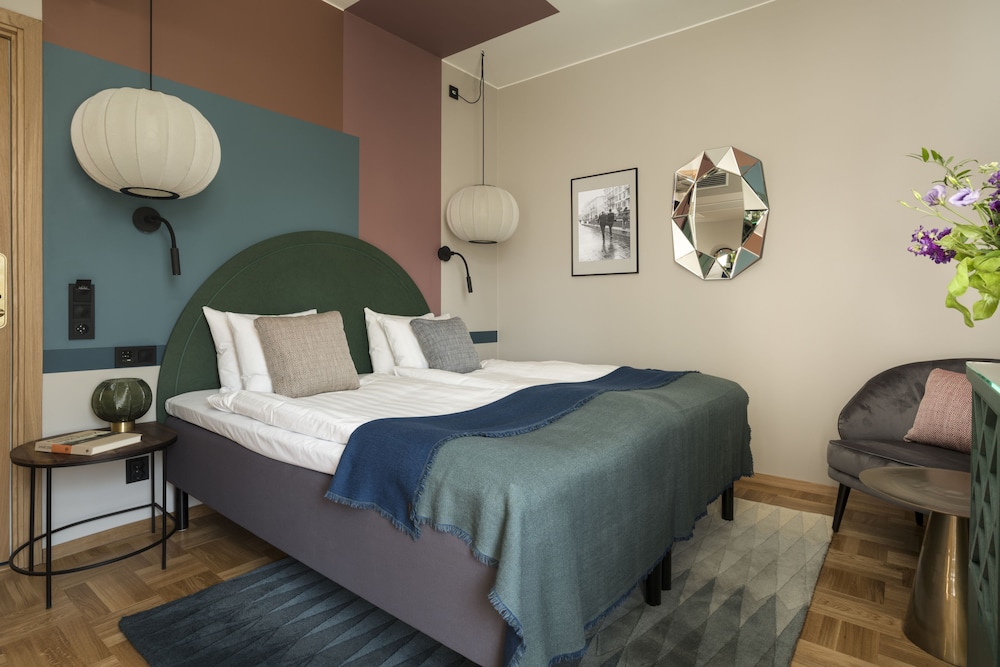 Superior Double Room, 1 Queen Bed (Room located 150 m from the castle) - Photo 1