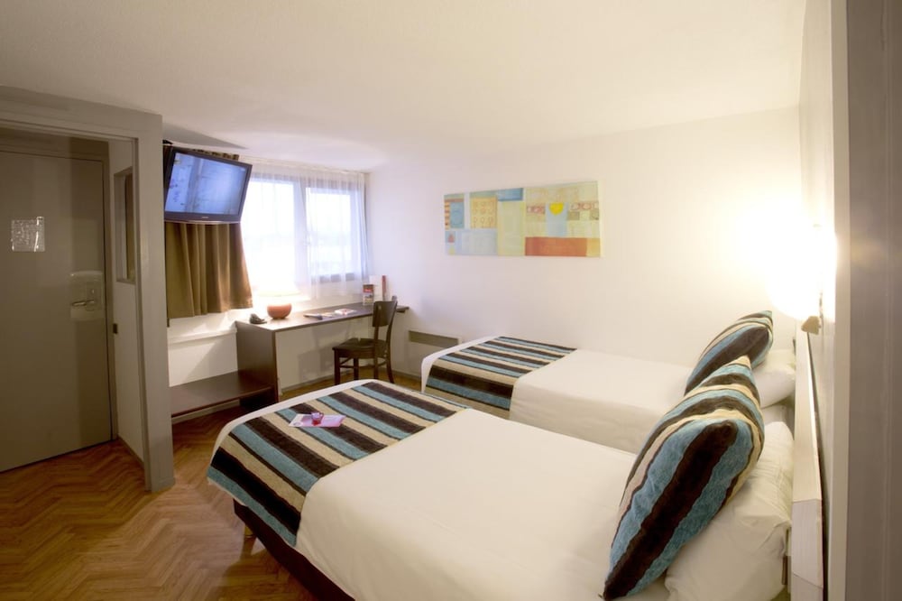 Family Room, Multiple Beds, Non Smoking, Bathtub photo 1
