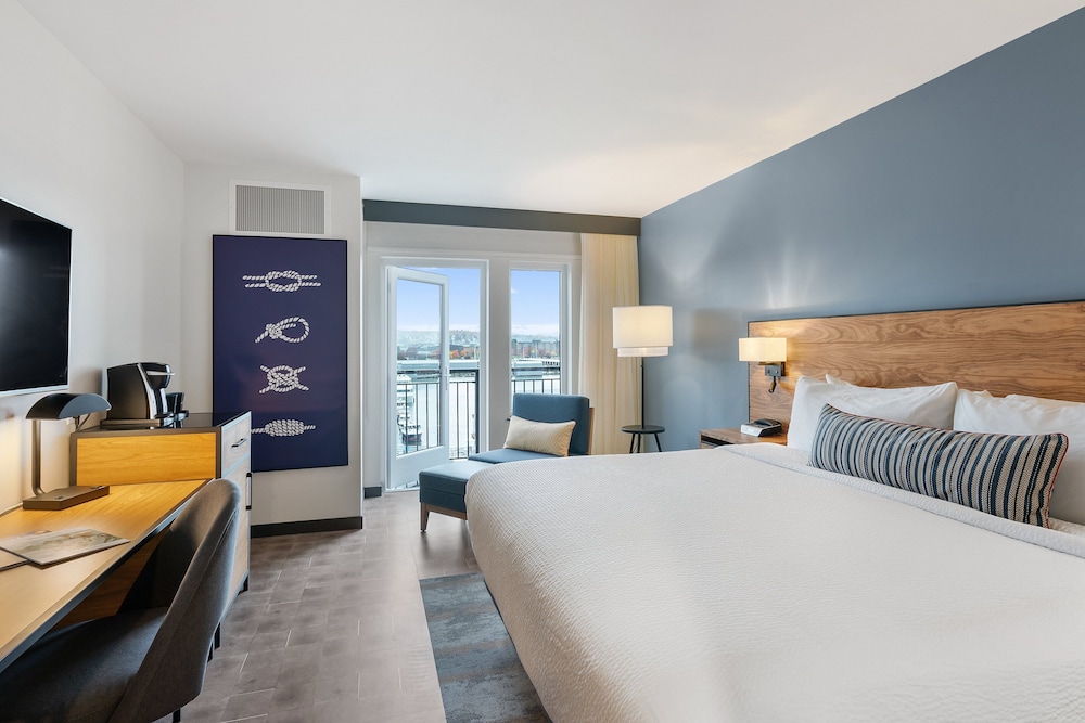 Suite, 1 King Bed (Additional Living Area, Water View) photo 2