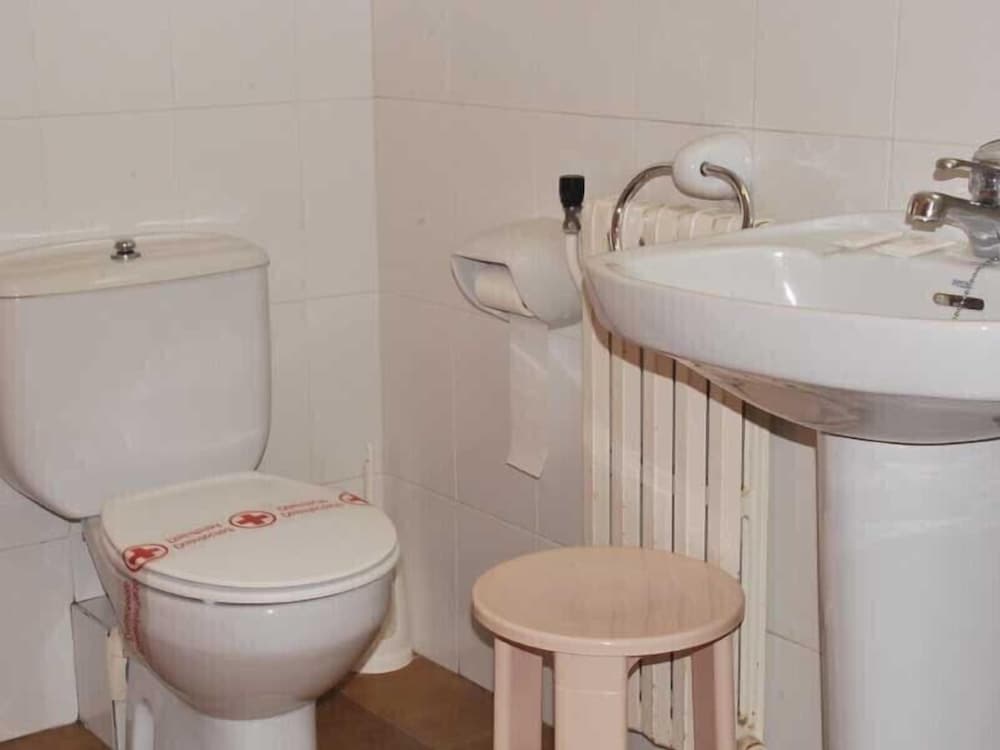 Double or Twin Room - Photo 3